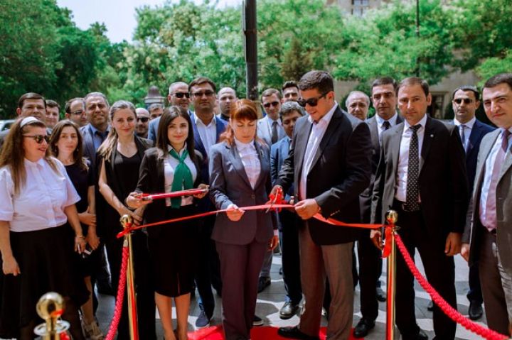 Bakıda 24/7 rejimində fəaliyyət göstərən bank filialı açıldı