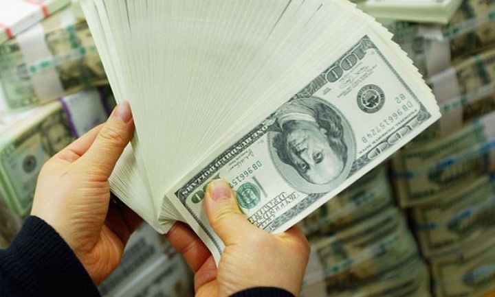 Banklara daha çox Dollarda əmanətlər yatırılıb