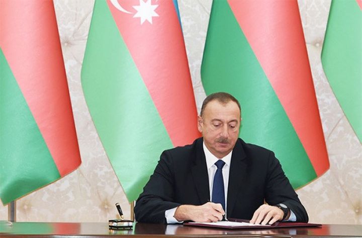 Prezident İdarə rəisinə general-mayor rütbəsi verdi