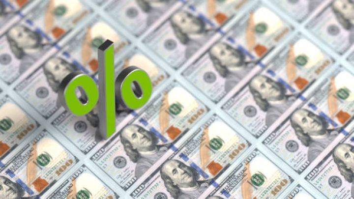 Dollara illik 8% qazanc	təklif olunur