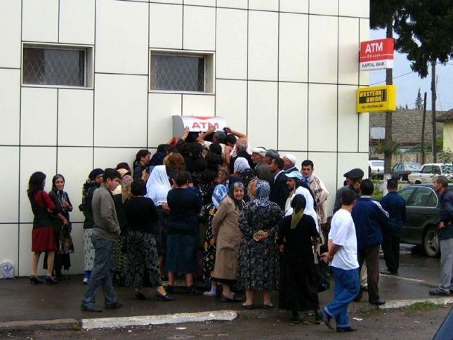 "Əmək pensiyaları 5,7% artırılacaq"