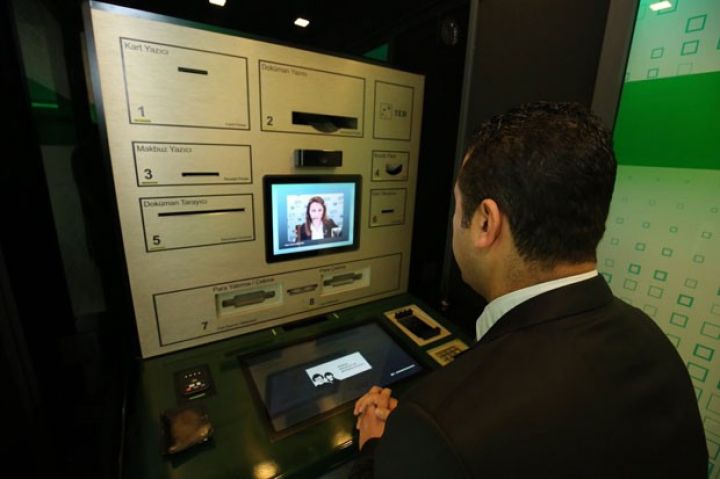 İri bank yaxında rəqəmsal filialını açacağını bəyan etdi