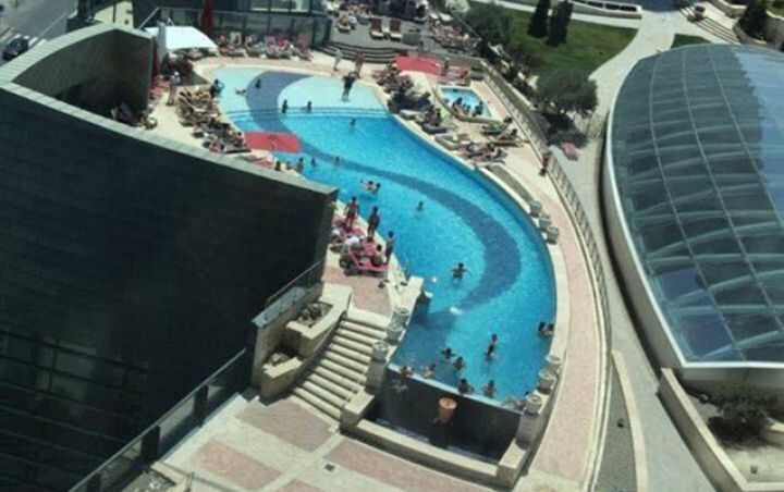 Bakının məşhur otelində karantin pozuldu