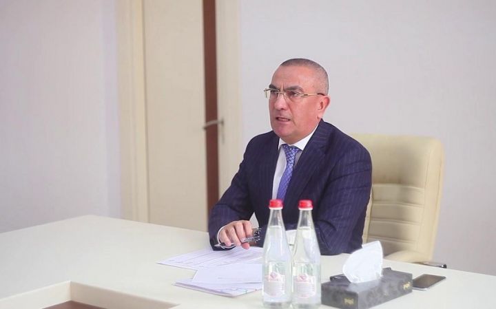3 milyon manatlıq şirkəti öz oğluna 40 manata satıb