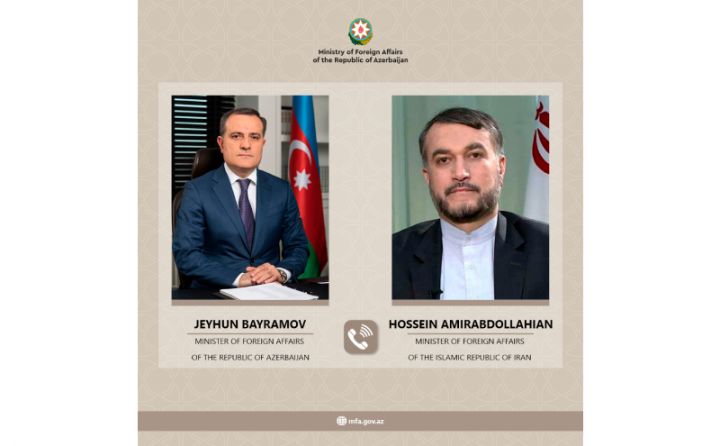 Ceyhun Bayramov İranın xarici işlər nazirilə danışdı
