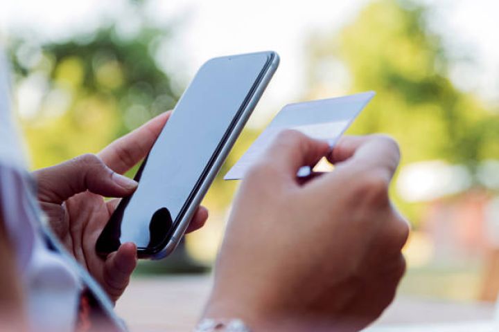 Azərbaycanda “card to card” əməliyyatlarının AÖS üzərindən aparılmasına başlanılıb