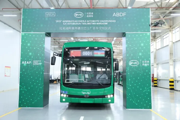 Sumqayıtda yığılan ilk elektrik avtobusu “BakuBusa” təqdim olunub