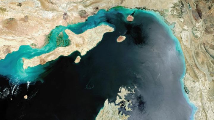 İran Hörmüz boğazında ödənişin tətbiqi ilə bağlı qanun layihəsi hazırlayıb